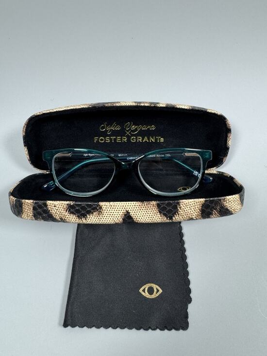 Foster Grant Accessories - Foster Grant Sofia Vergara x Women's Alicia Reading Glasses Crystal Teal - 3.5x